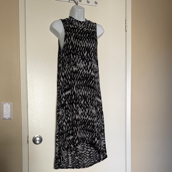 Kensie Dresses & Skirts - Chic High-Low Black and White Patterned Dress